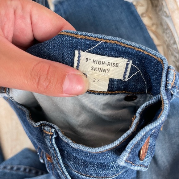 Madewell 9” High Rise Skinny Distressed Jean - Picture 5 of 7
